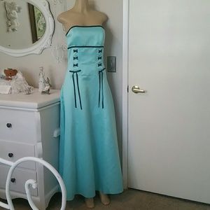 Jessica McClintock formal gown 9/10